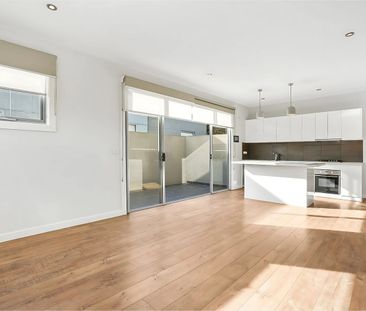 Modern Comfort & Convenience in a Desirable Pascoe Vale Pocket - Photo 3