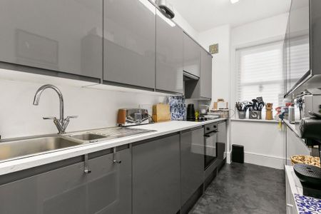 3 bedroom flat to rent - Photo 2