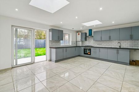 3 bedroom semi-detached house to rent - Photo 5