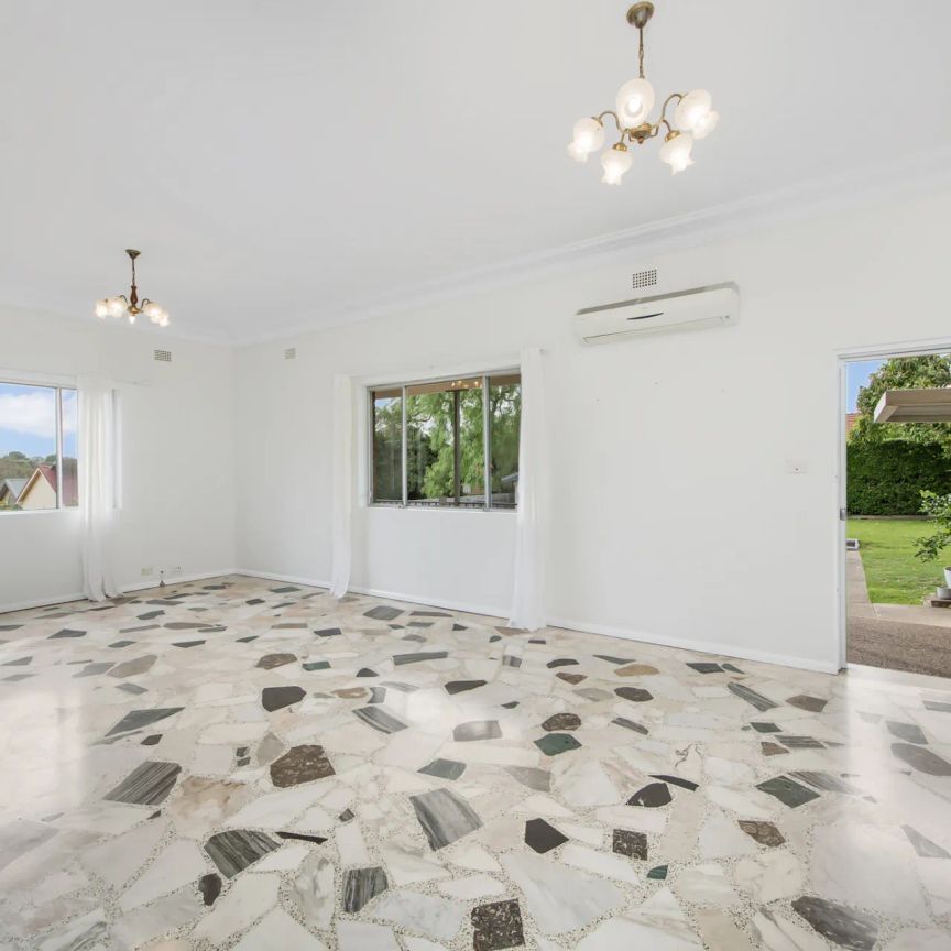 Charming, Character-Filled spacious home - Photo 1