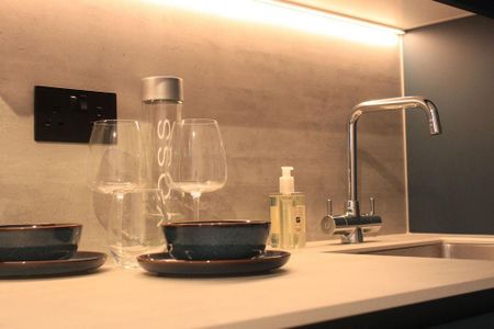 1 bedroom in a flat share to rent - Photo 3