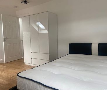 Room in a Shared House, Cecil Avenue, IG11 - Photo 6