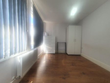 3 Bed Maisonette, Colina Mews, N15 - Photo 2