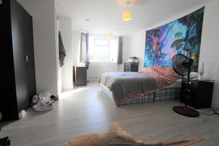 6 bedroom terraced house to rent - Photo 5