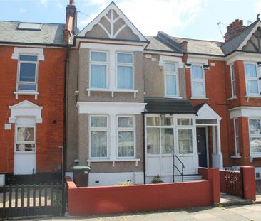 Warwick Road, N11, London - Photo 1