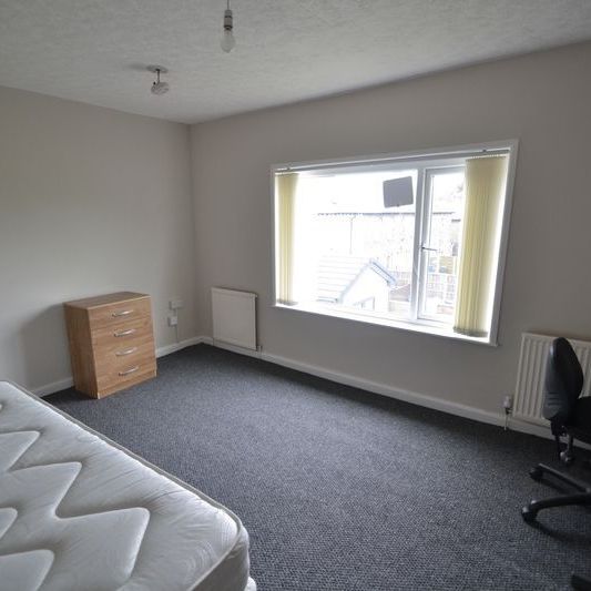Room in a Shared House, Manchester, M7 - Photo 1
