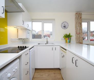 2 bedroom semi-detached bungalow to rent - Photo 4