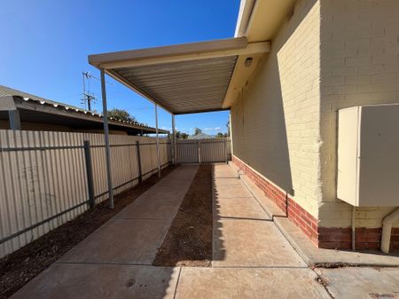 20 EDINBURGH TERRACE, PORT AUGUSTA - Photo 5