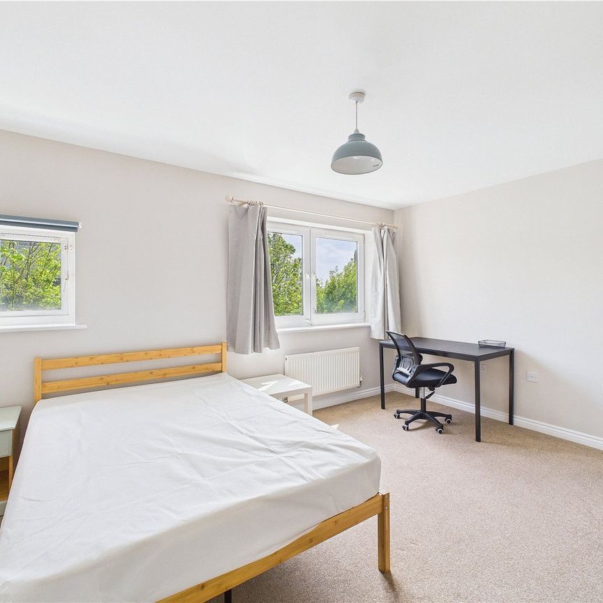 Richmond Court, Exeter, Devon, EX4 - Photo 1