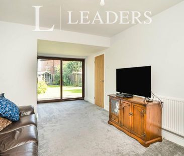4 bedroom semi-detached house to rent - Photo 1