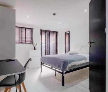 8 Beds 8 Baths - Photo 1