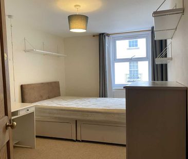 Room 3 - Photo 5