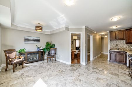 For Lease - 6098 Rowers Crescent, Mississauga, Ontario - Photo 2