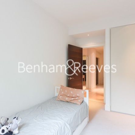 3 Bedroom flat to rent in Thornwood Gardens, Kensington, W8 - Photo 1