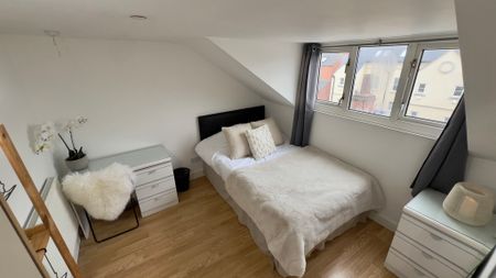 6 Bed Student Accommodation - Photo 3