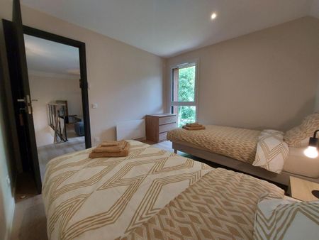 Opportunité : Appartement T4BIS , état neuf, meublé à 2 pas du lac - Photo 2