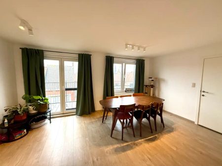 Superleuk bemeubeld dakappartement met penthousegevoel, pal in het centrum van Deinze. - Photo 5