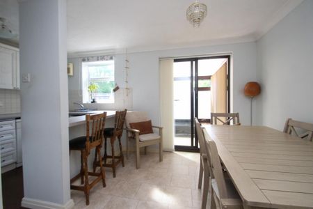 3 bedroom semi-detached house to rent - Photo 4