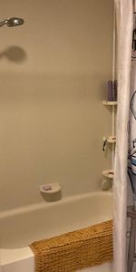 MÉTRO LAVAL 31/2 HAUT DE TRIPLEX LIBRE LE 1er AVRIL - Photo 4