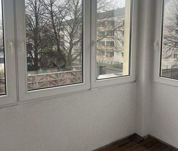 Wunderschöne Wohnung mit sonniger Loggia in zentraler Lage! Nähe El... - Photo 2