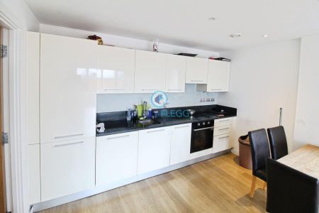 2 bedroom flat to rent - Photo 2