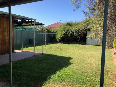 3 bedroom house with lots of space to breathe! - Photo 5