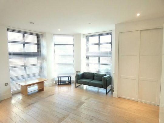 Studio to rent - Photo 1