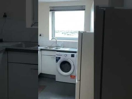 2 Bed Flat, City View, IG1 - Photo 4