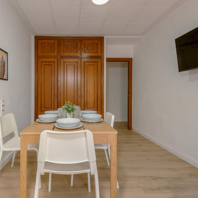 Beautiful room with balcony in Valencia - Photo 1