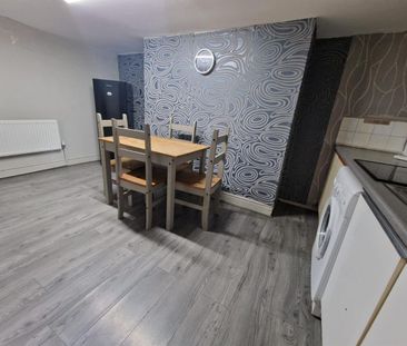 Woodview Grove, Holbeck, Leeds - Photo 2