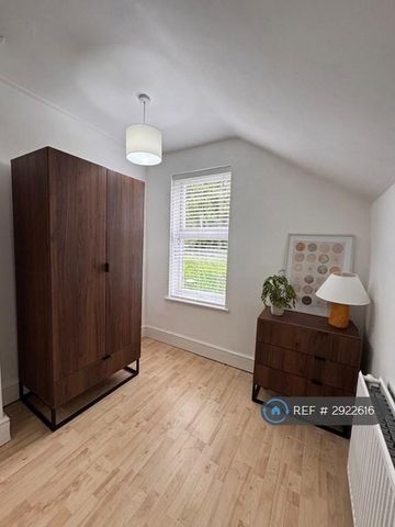 1 bedroom in a house share to rent - Photo 5