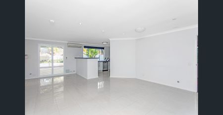 LARGE FAMILY HOME - 4 BED + STUDY - LOW MAINTENANCE - Photo 4