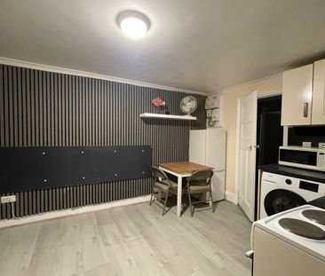 Studio Flat, Greyhound Hill, NW4 - Photo 2