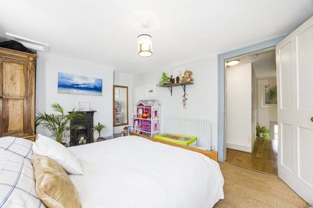 4 bedroom terraced house to rent - Photo 3