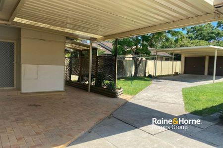 Spacious Family Home with Multiple Garaging in Prime Toukley Location - Photo 4