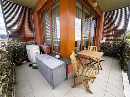 Pronájem plně vybaveného bytu 2+kk s balkonem, garážovým stáním, Praha 5 – Zbraslav - Fotografie 2