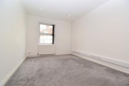 2 bedroom maisonette to rent - Photo 3