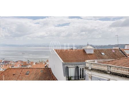3 bedroom luxury Flat for rent in Lapa, Lisbon - Photo 2