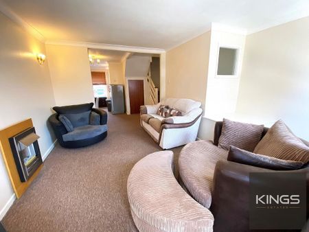 4 bedroom townhouse to rent - Photo 2