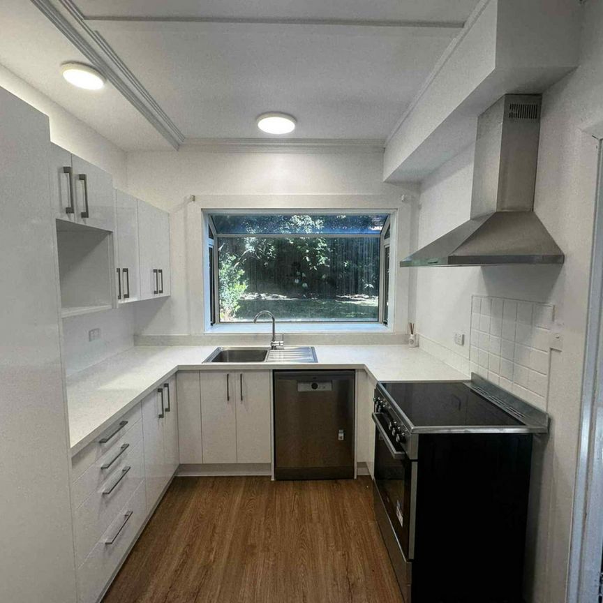 Spacious and sunny in St Clair! - Photo 1