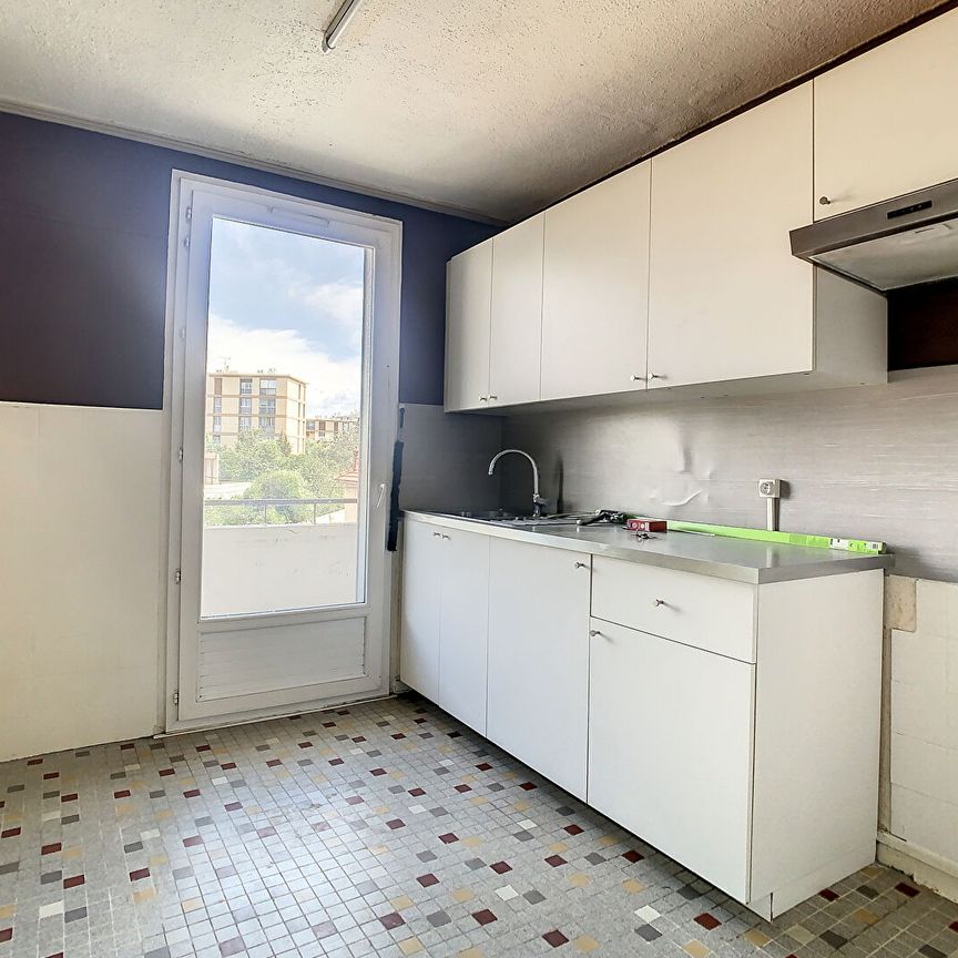 Appartement 3 pièces 57m2 MARSEILLE 14EME 750 euros - Photo 1