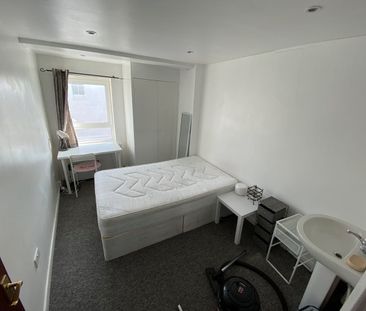 2 Bed Flat, St. James's Street, BN2 - Photo 1