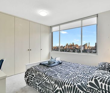 Incredible Lifestyle Retreat with Panoramic Harbour and City Views - Photo 2