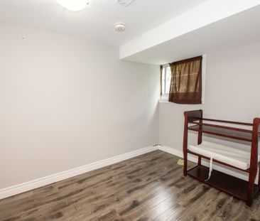 **ALL INCLUSIVE** 2 Bedroom Lower Unit in the North End!! - Photo 4