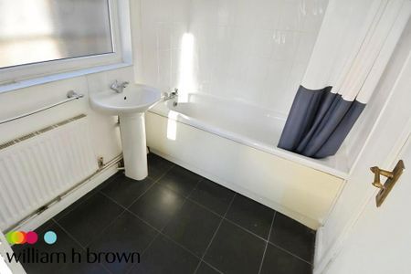 2 bedroom bungalow to rent - Photo 3