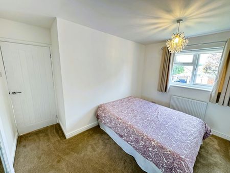 Semi-detached house to rent on - Photo 2