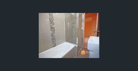 Modern 2 bedroom residence with a lock up garage - Photo 3