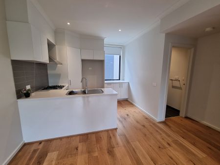 Bright and Modern 2 Bedroom Townhouse - Photo 2