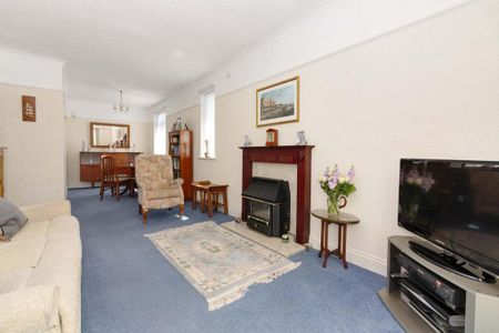 3 bedroom detached bungalow to rent - Photo 4