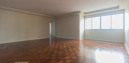 Apartamento para alugar com 140m², 4 quartos e 2 vagas - Foto 2
